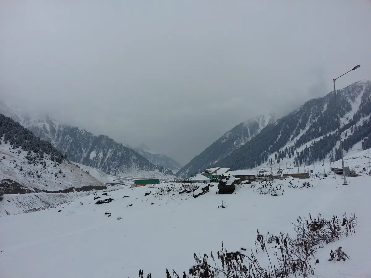 Sonamarg under heavy snow